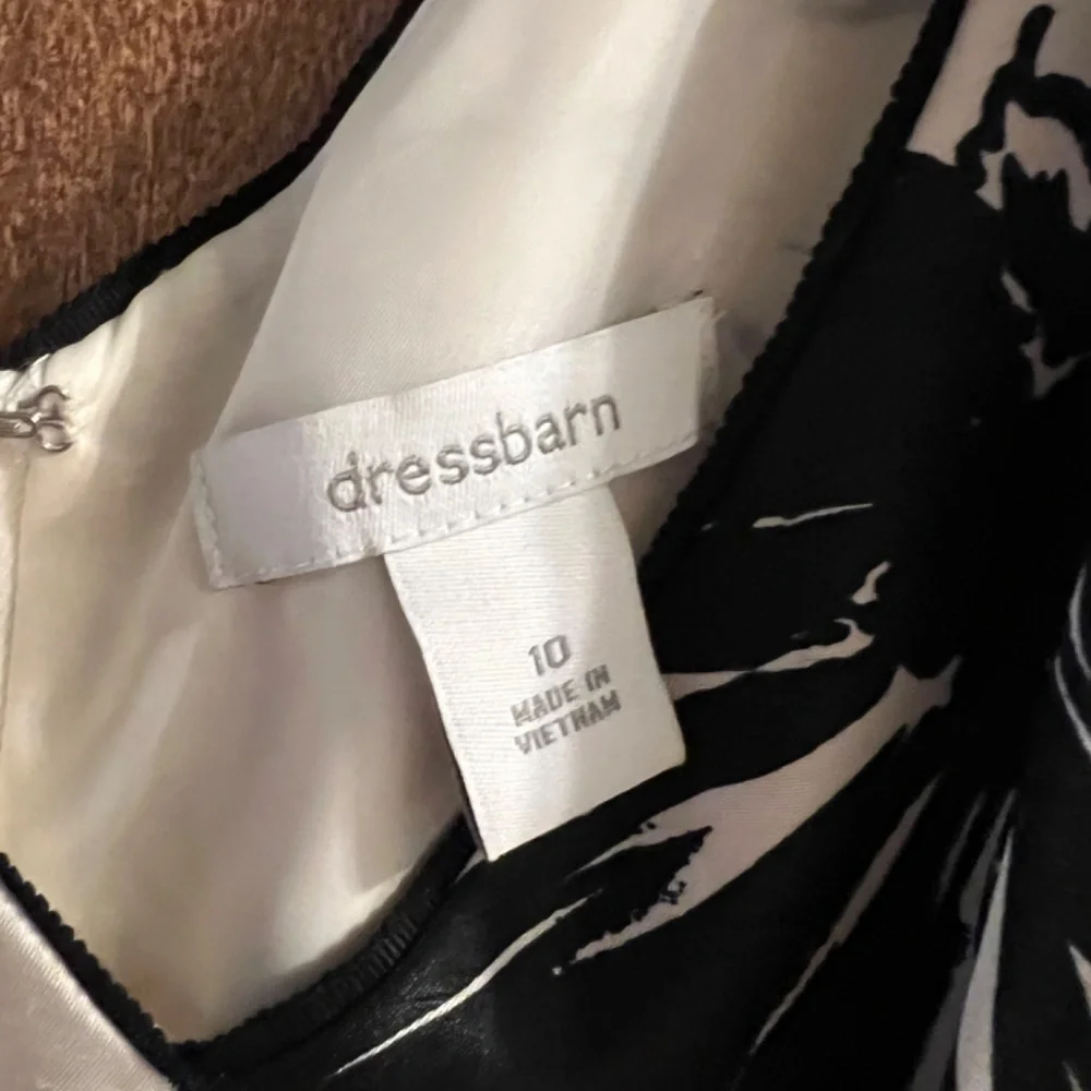 Dress - Picture 2 of 6